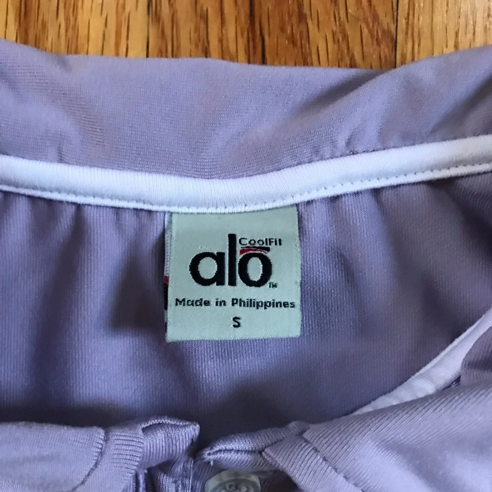 Alo CoolFit Women’s Lavender Short Sleeve Tennis Polo Top Small